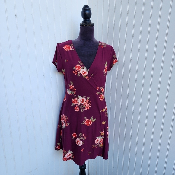 ARIZONA JEAN CO. Burgundy ROSE FLORAL PRINT Short Sleeve Mini Dress V-Neck Sz L - Picture 1 of 11